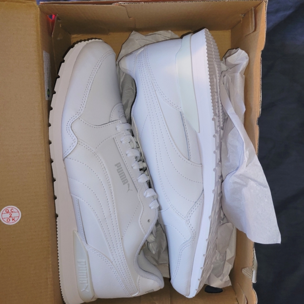 Size 14 mens, white pumas
